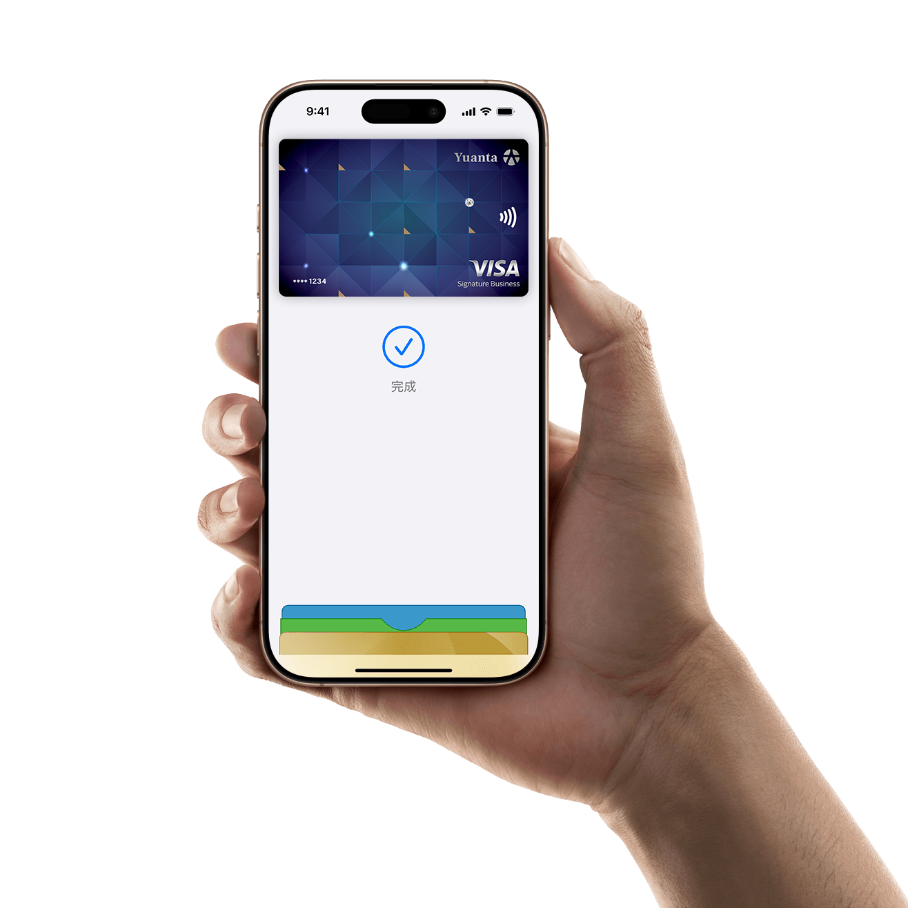 手持 iPhone 使用 Apple Pay